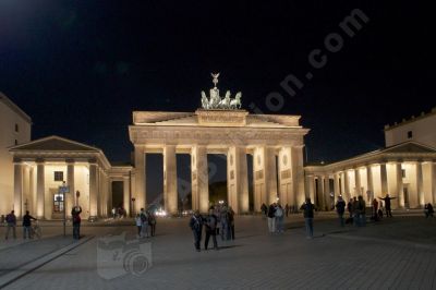 Jadis porte de la ville vers l'ouest,aujourd'hui emblème au centre de Berlin - Photo libre de droit - PABvision.com