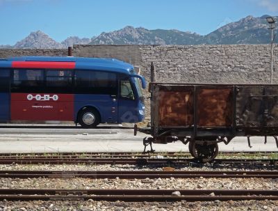 La route et le rail - Photo libre de droit - PABvision.com